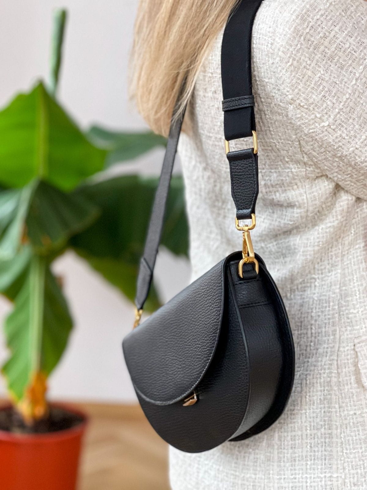 ROSALIE czarna torebka damska półksiężyc skóra groszek