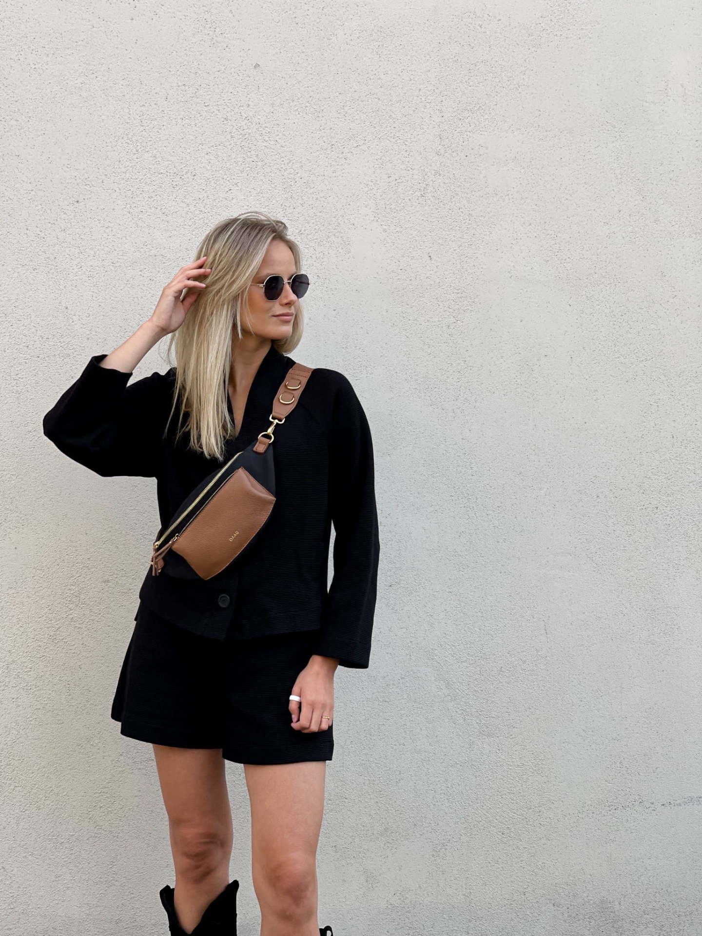 LARISSA czarna koniak duża damska nerka saszetka torebka tkanina