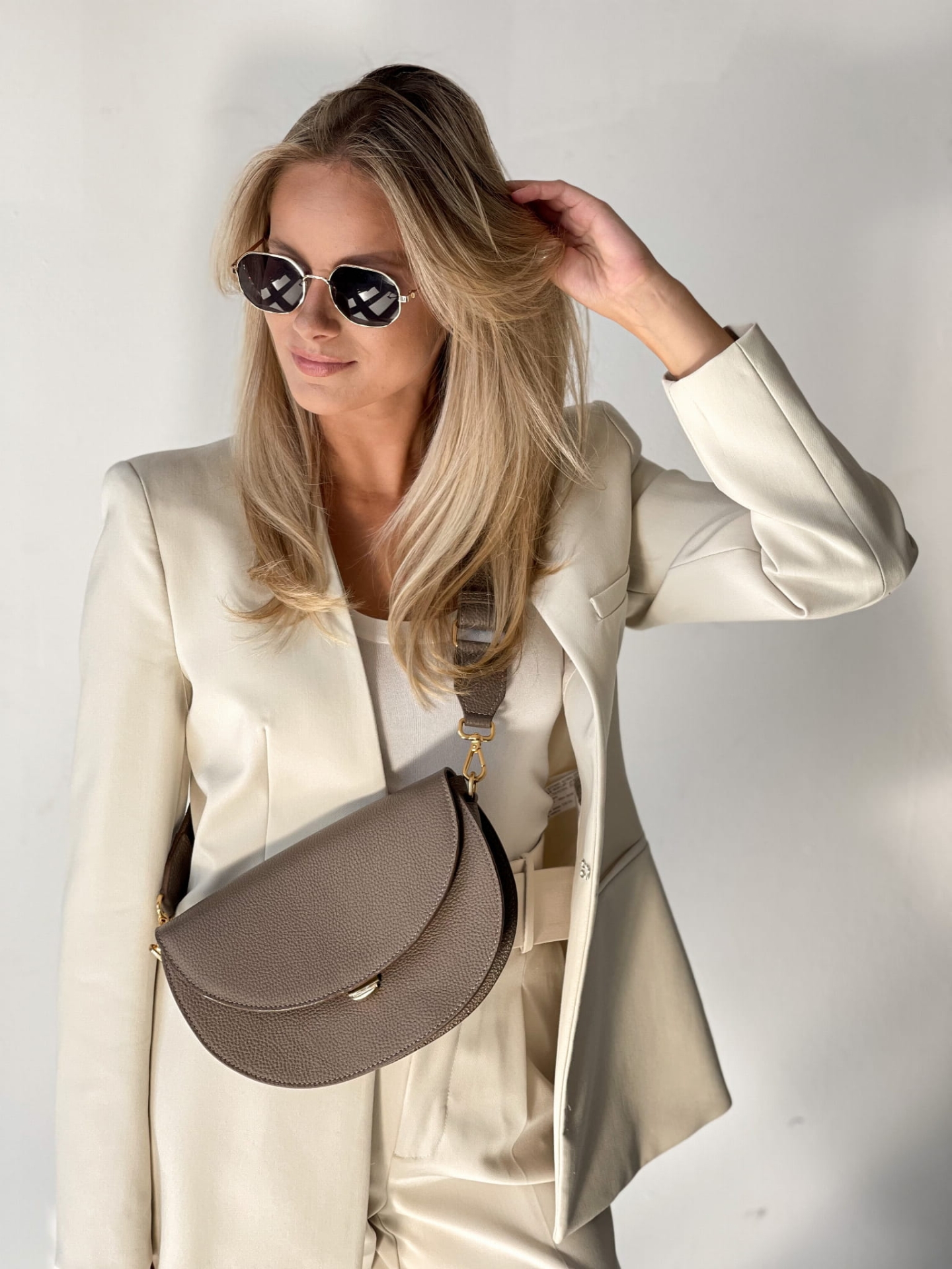 ROSALIE taupe torebka damska półksiężyc skóra groszek