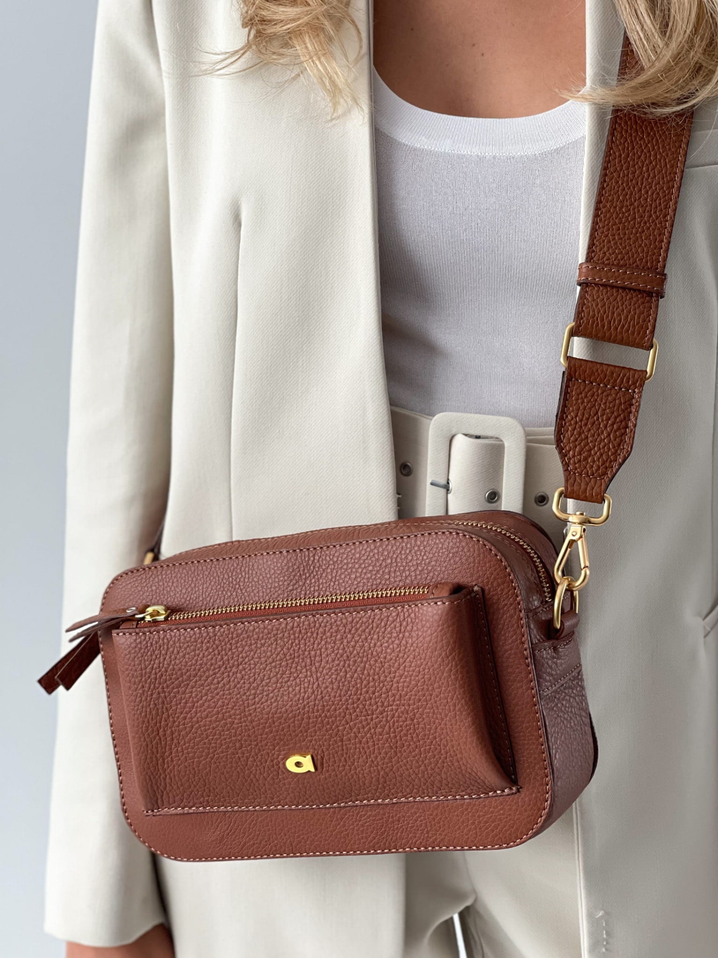 SALLY 1 koniak skórzana torebka damska listonoszka groszek (2).jpeg