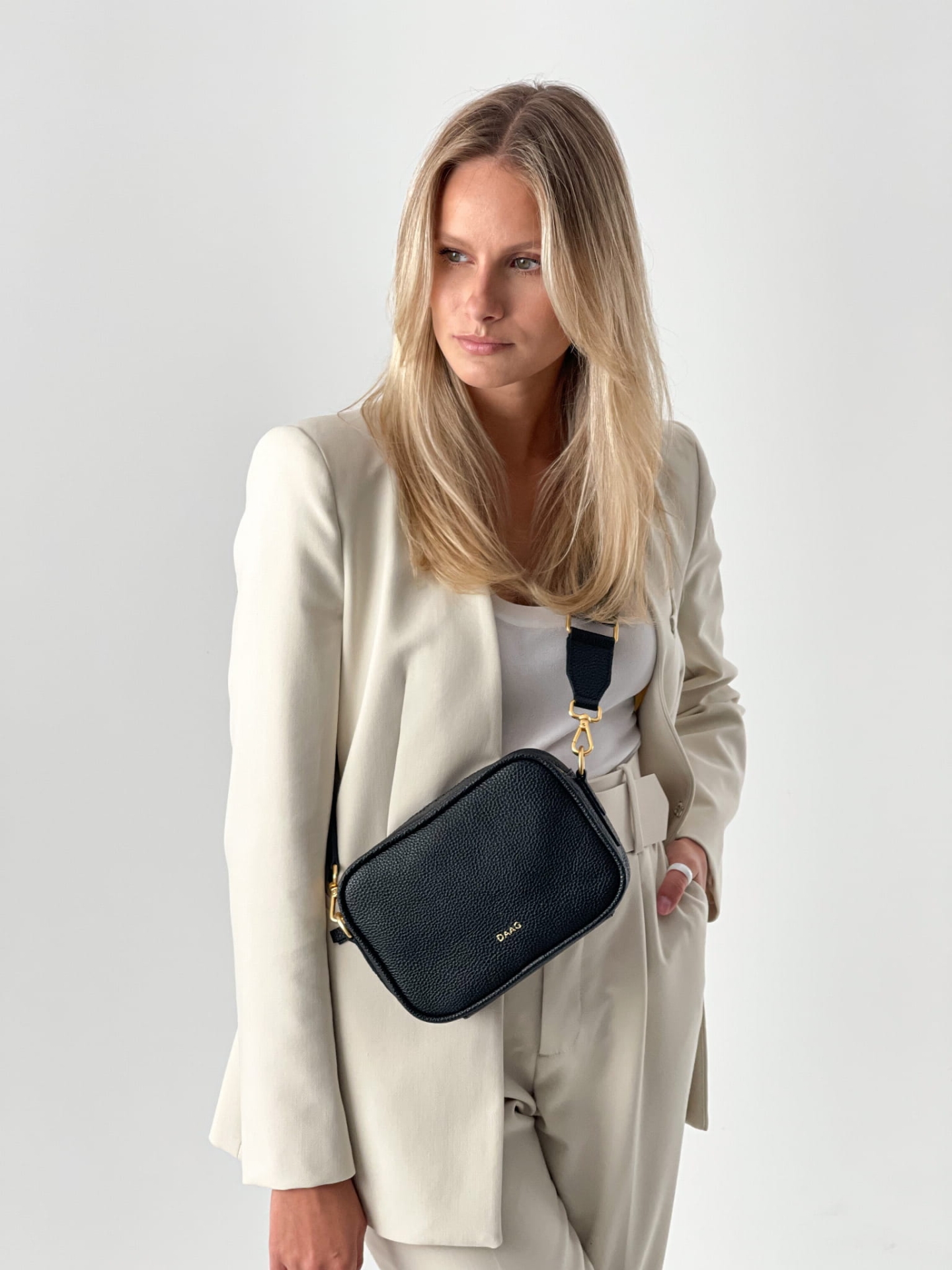 BETTY czarna mała skórzana torebka damska listonoszka (2).jpeg