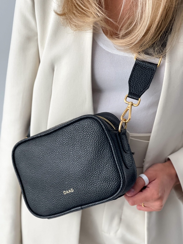 BETTY czarna mała skórzana torebka damska listonoszka.jpeg