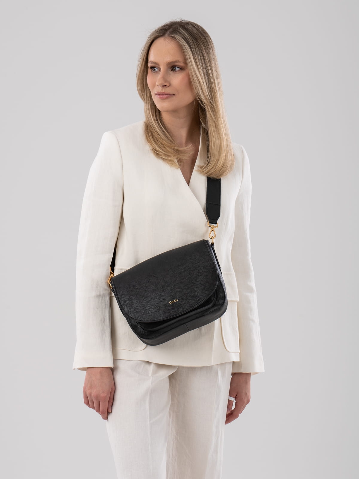 EMMANUELA czarna skórzana torebka damska listonoszka torba na ramię