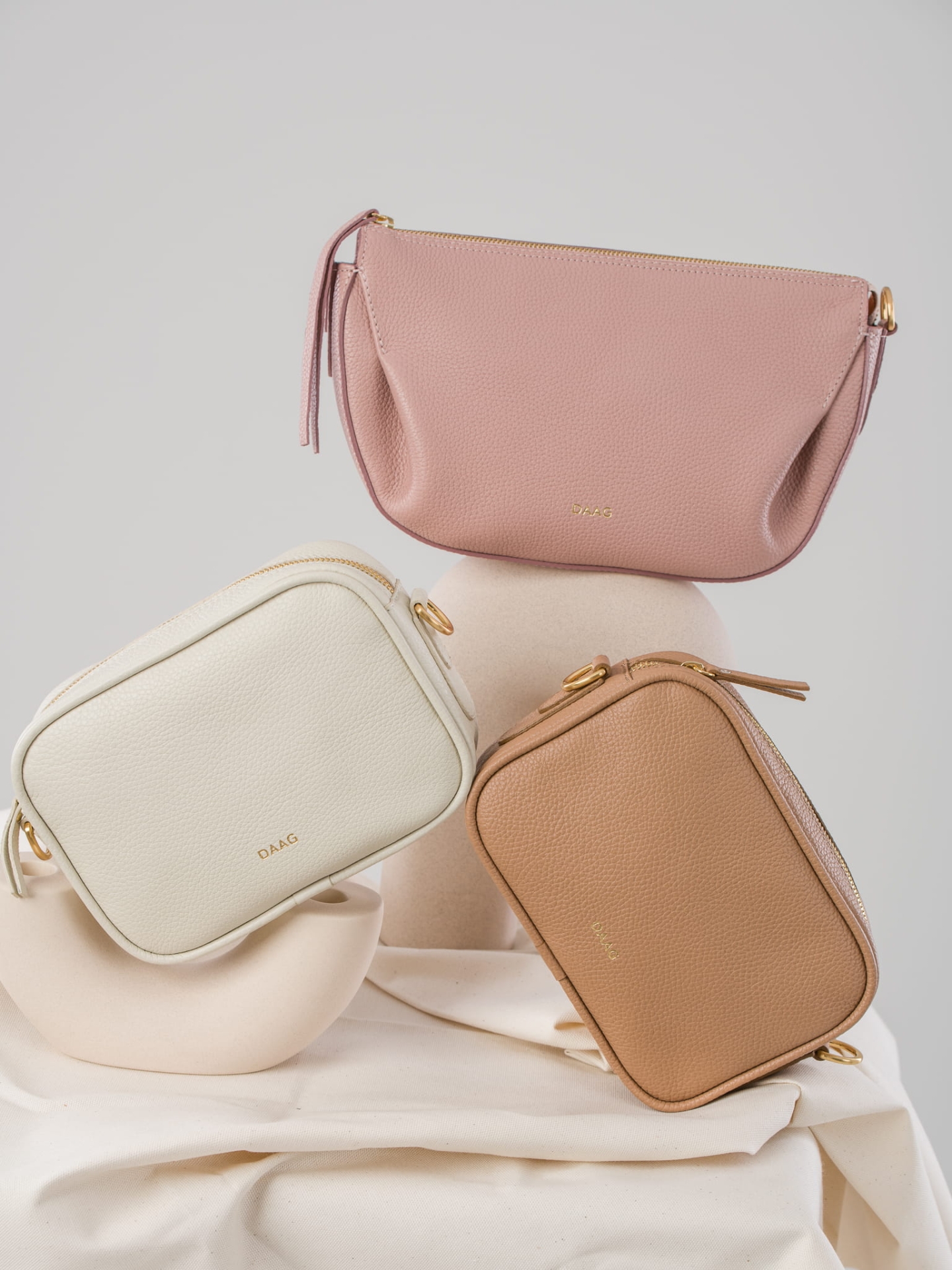 BETTY biała mała skórzana torebka damska listonoszka