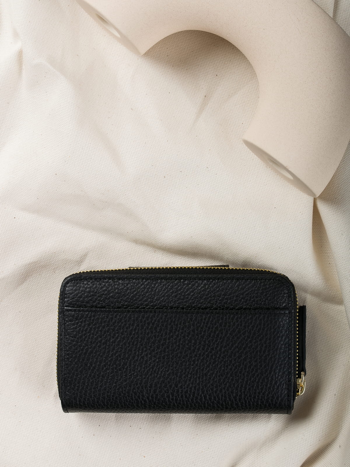 KATIE czarny skórzany portfel damski groszek