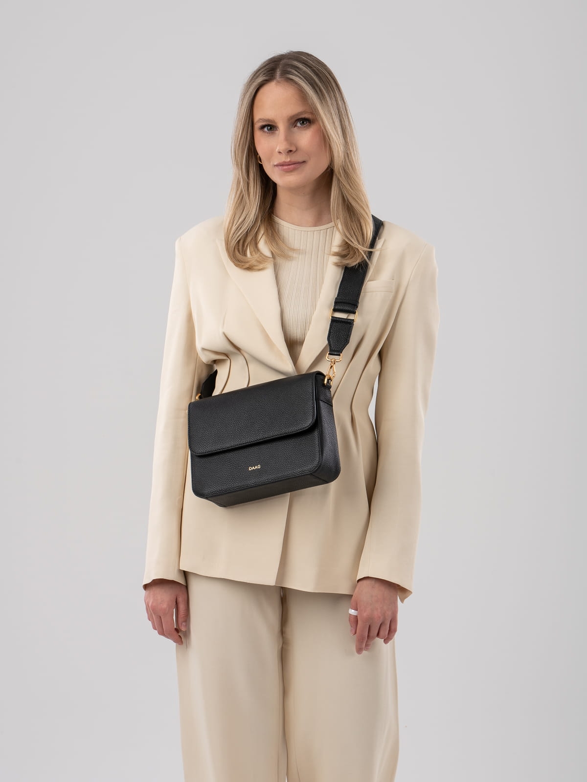 MARIA czarna skórzana torebka damska listonoszka torba na ramię