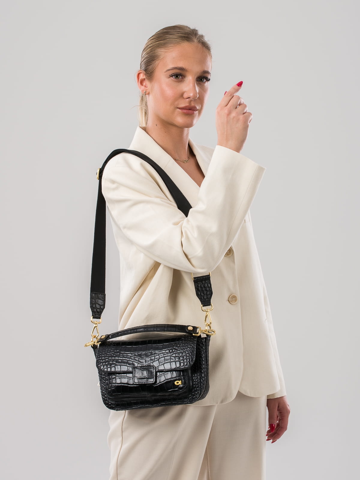 MINI MADELINE czarna skórzana mała torebka damska na ramię