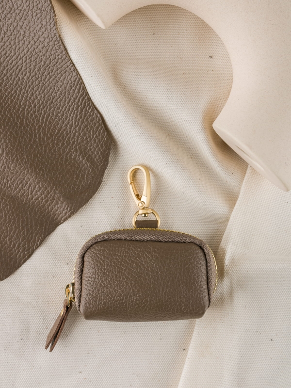 Mini saszetka skórzana groszek taupe zero waste