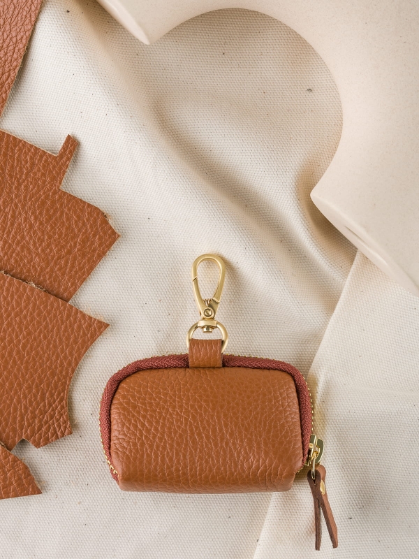 Mini saszetka skórzana groszek koniak zero waste