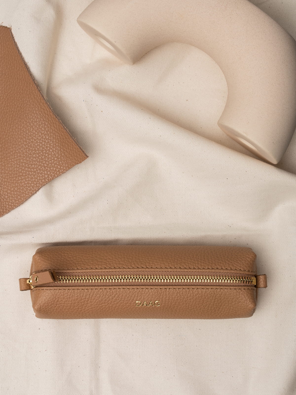 Piórnik beżowy skórzany etui na długopisy