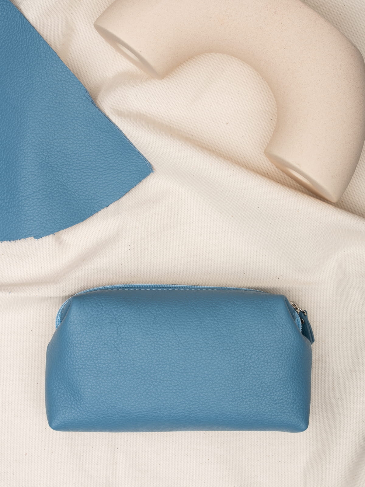 ALICE DAAG baby blue skórzana kosmetyczka damska zero wast