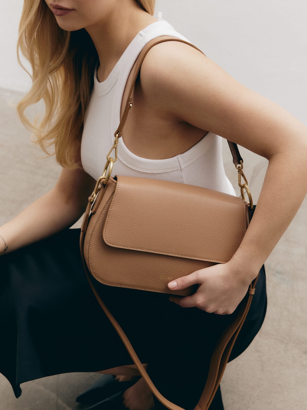 La Olivia beżowa latte skórzana torebka damska listonoszka torba na ramię