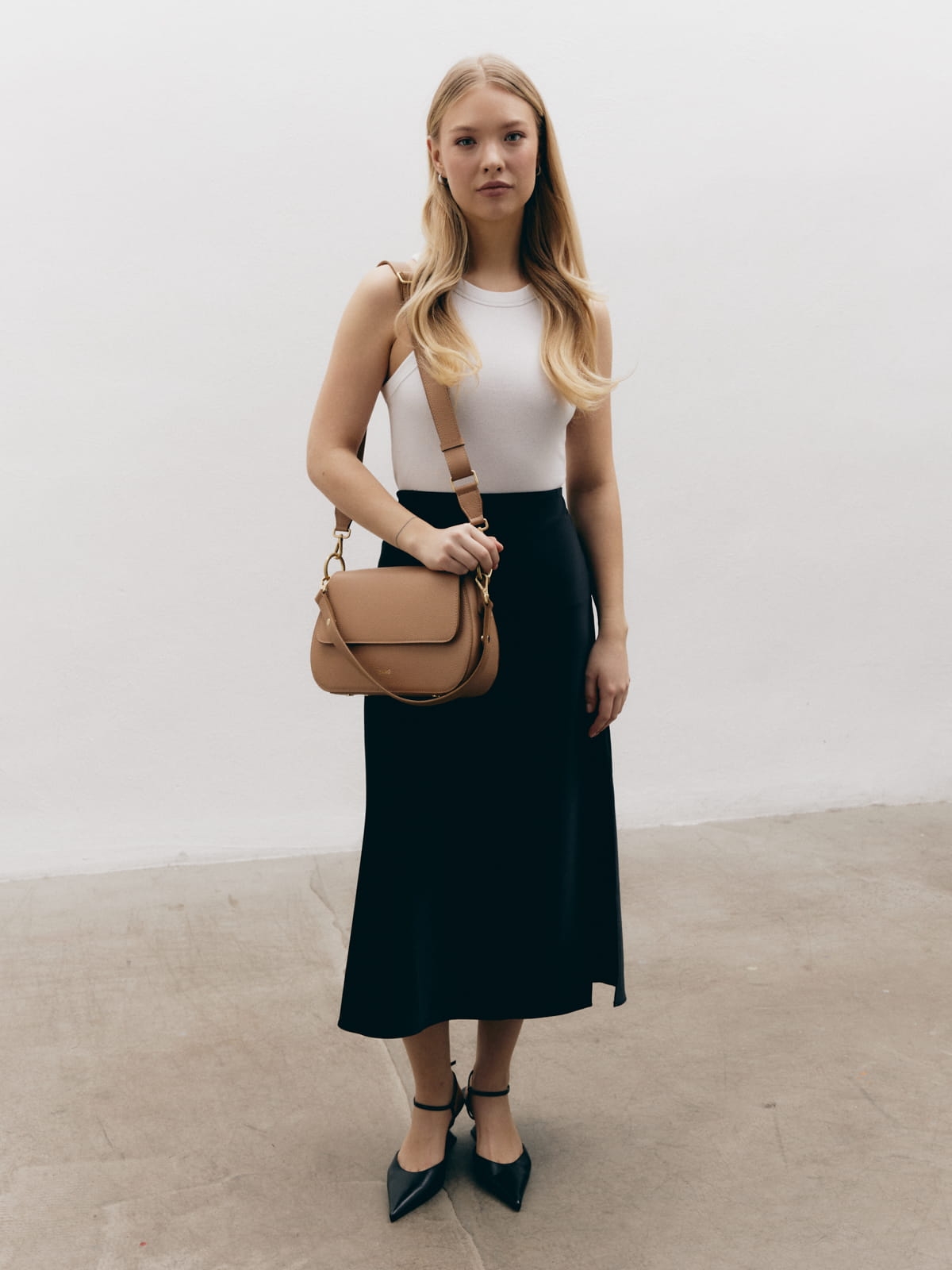 La Olivia beżowa latte skórzana torebka damska listonoszka torba na ramię