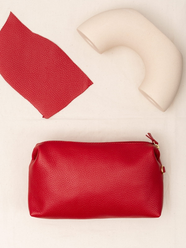 ALICE XL czerwona DAAG skórzana kosmetyczka damska zero waste