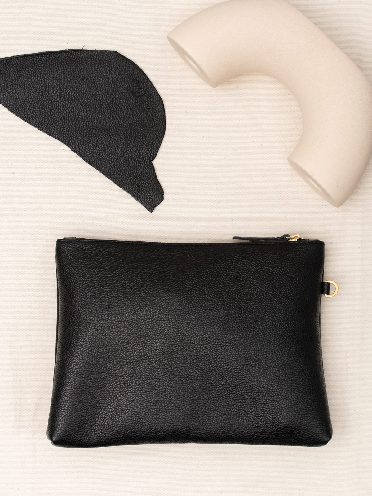 HOLLY czarna skórzana kosmetyczka damska zero waste