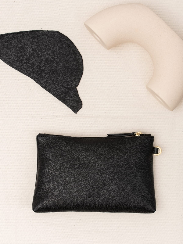 GRACE czarna skórzana kosmetyczka damska zero waste