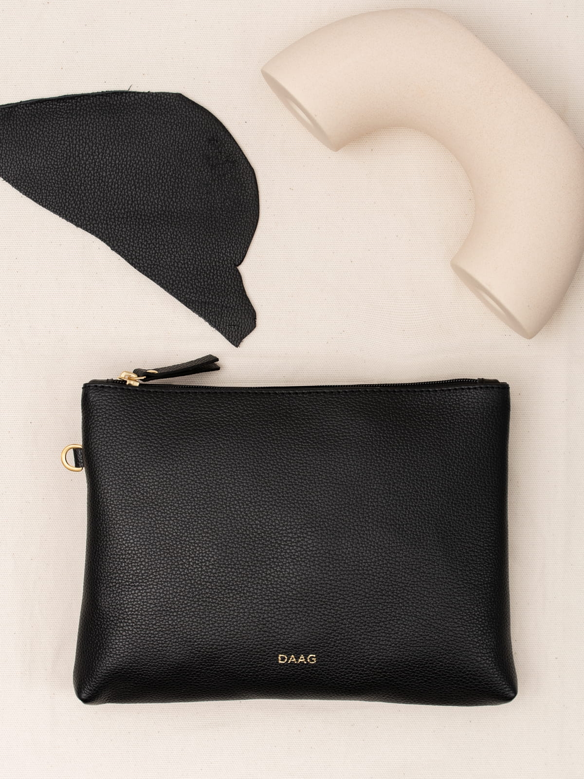 HOLLY czarna skórzana kosmetyczka damska zero waste