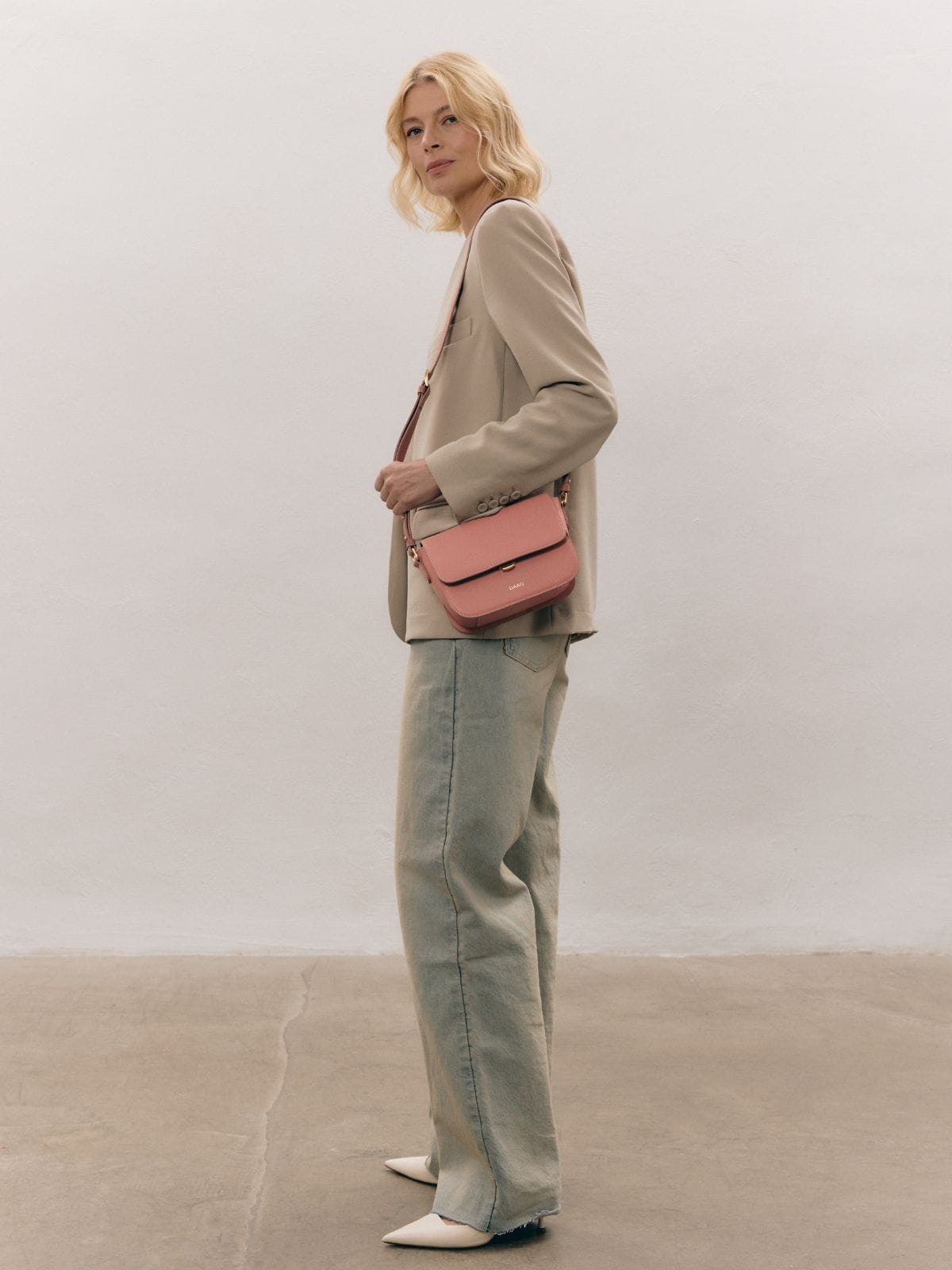 TRACY różowa mała damska skórzana listonoszka torba na ramię (3).jpg