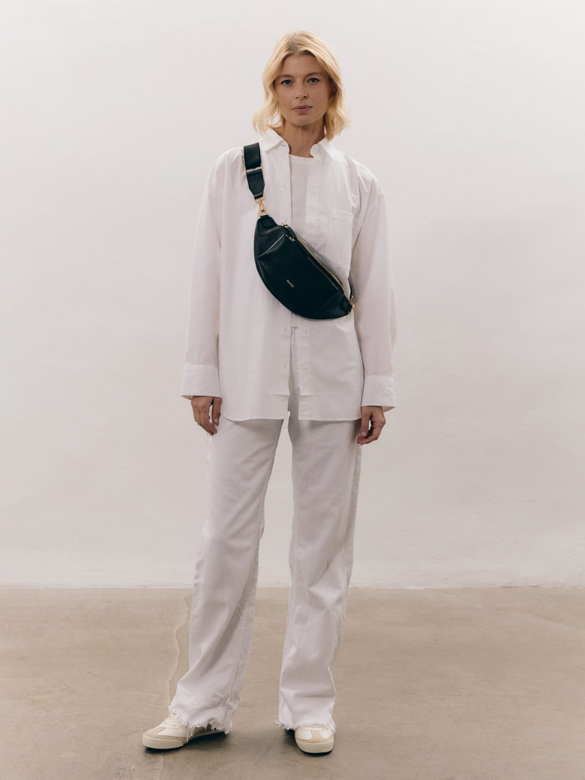 LARISSA czarna skórzana duża damska nerka saszetka torebka.jpg