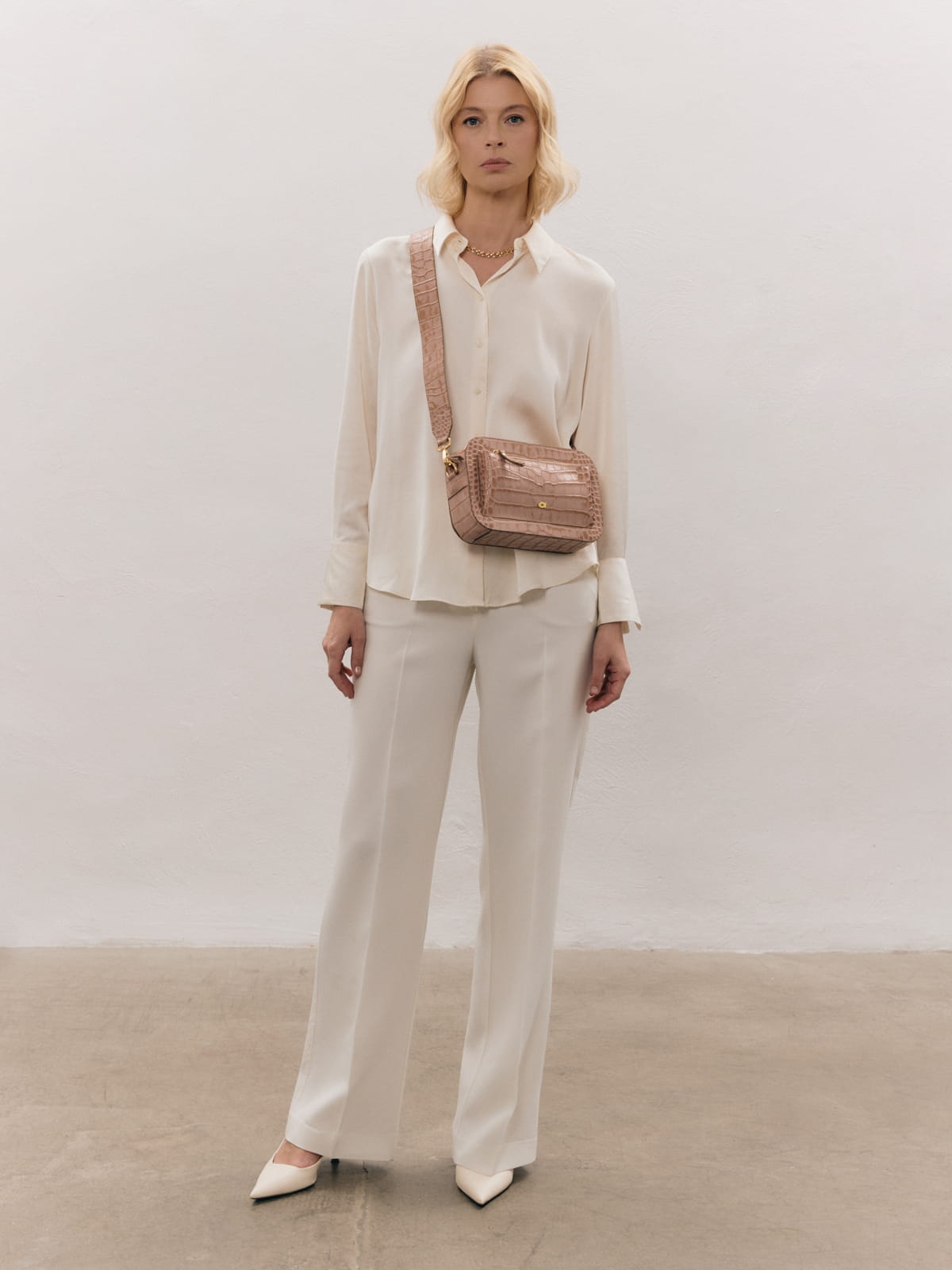 SALLY 1 pudrowa skórzana torebka damska listonoszka.jpg