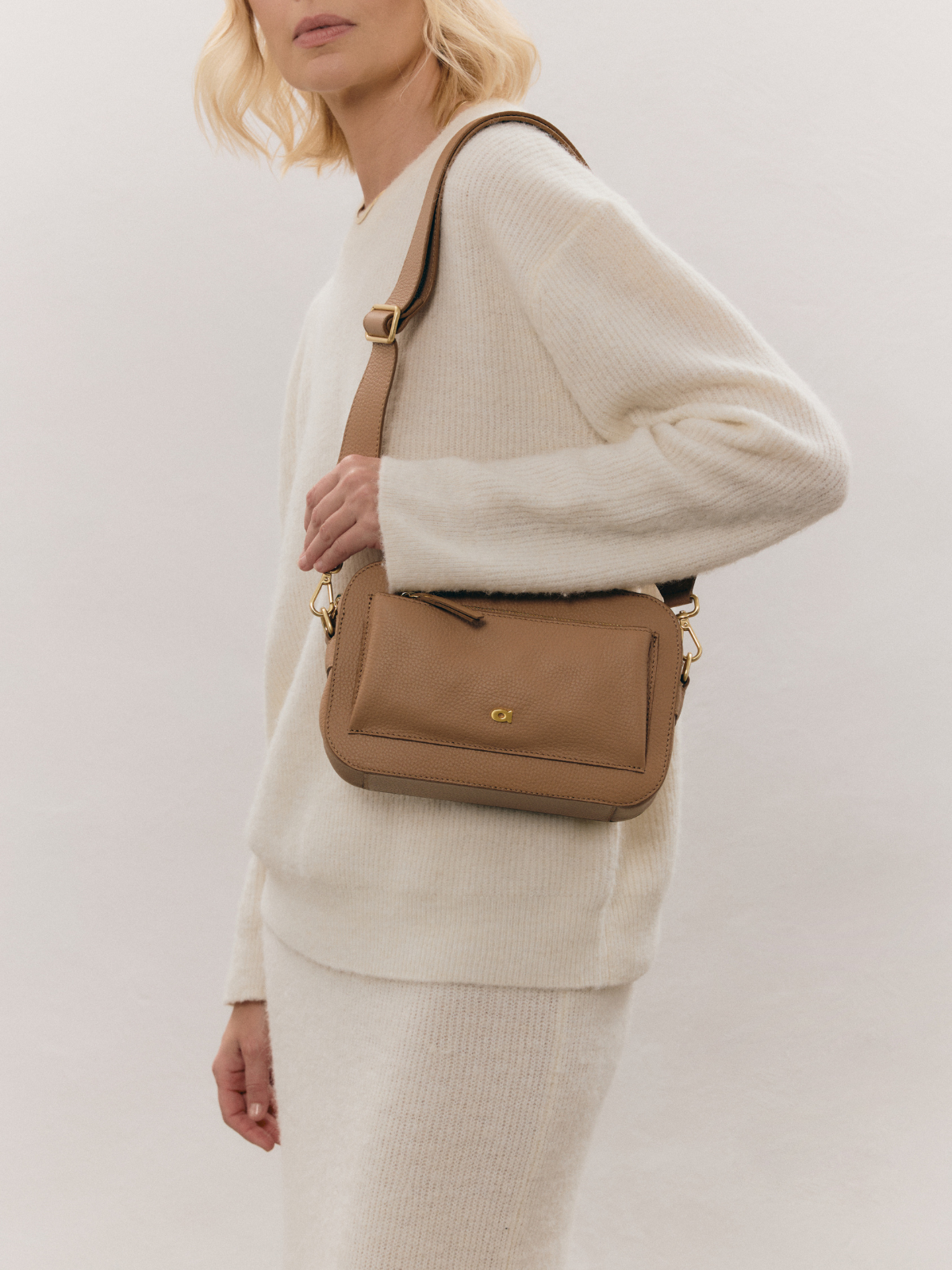 SALLY 1 beżowa groszek latte skórzana polska torebka damska listonoszka.png