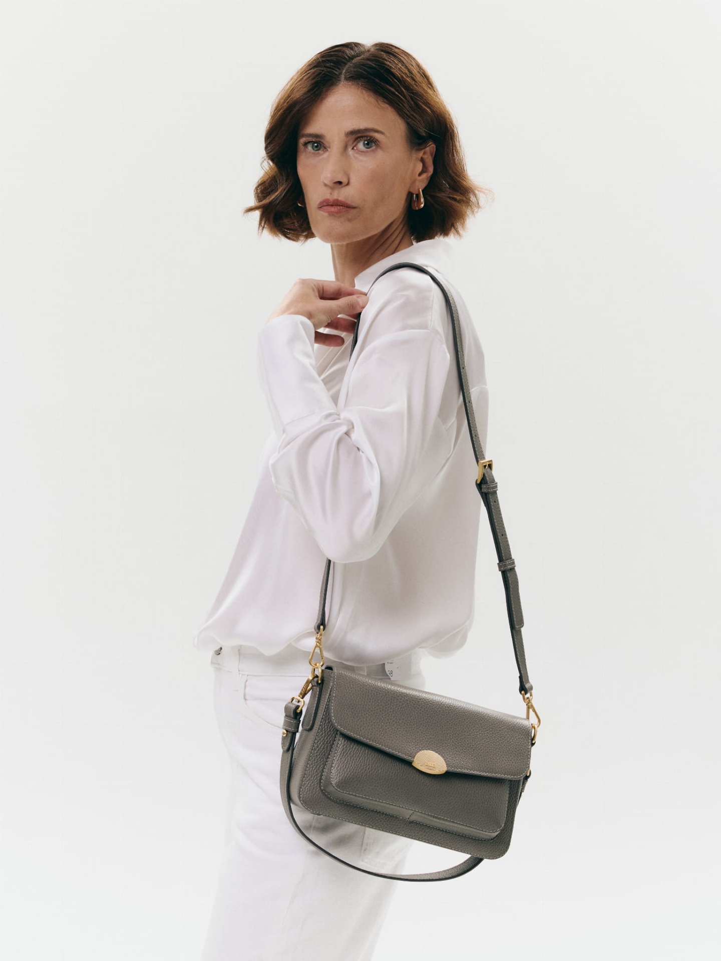 LYNETTE skórzana torebka szary damska duża listonoszka złoty element.jpg