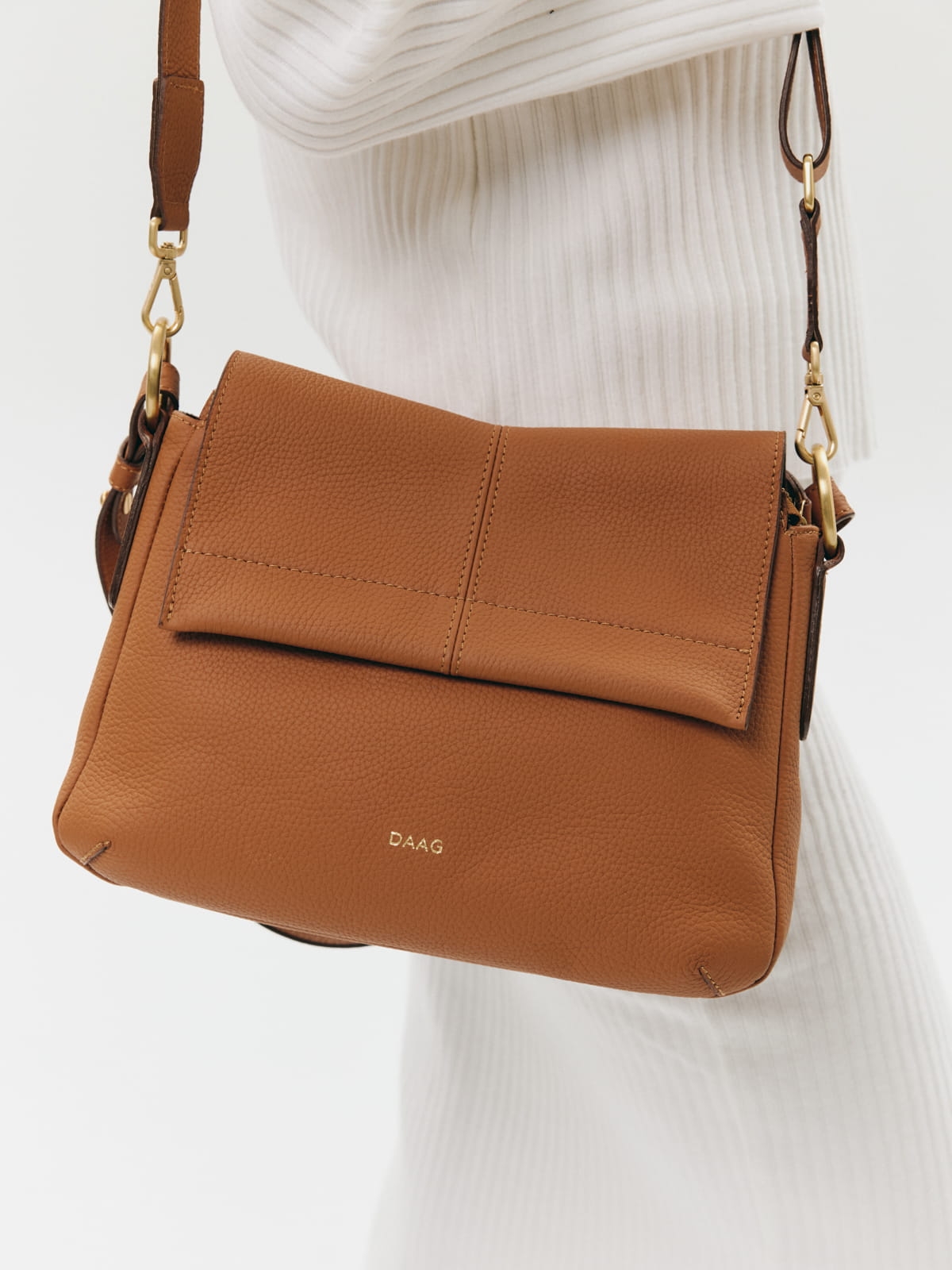 koniak groszek skórzana listonoszka damska.jpg