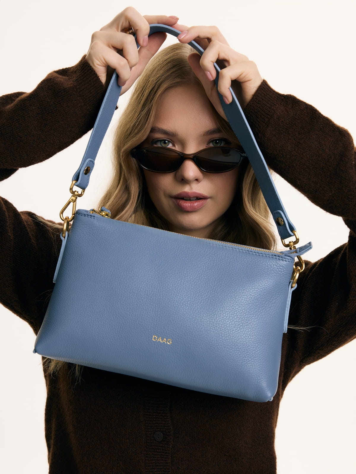 CLAUDIA baby blue skórzana torebka damska listonoszka.jpg