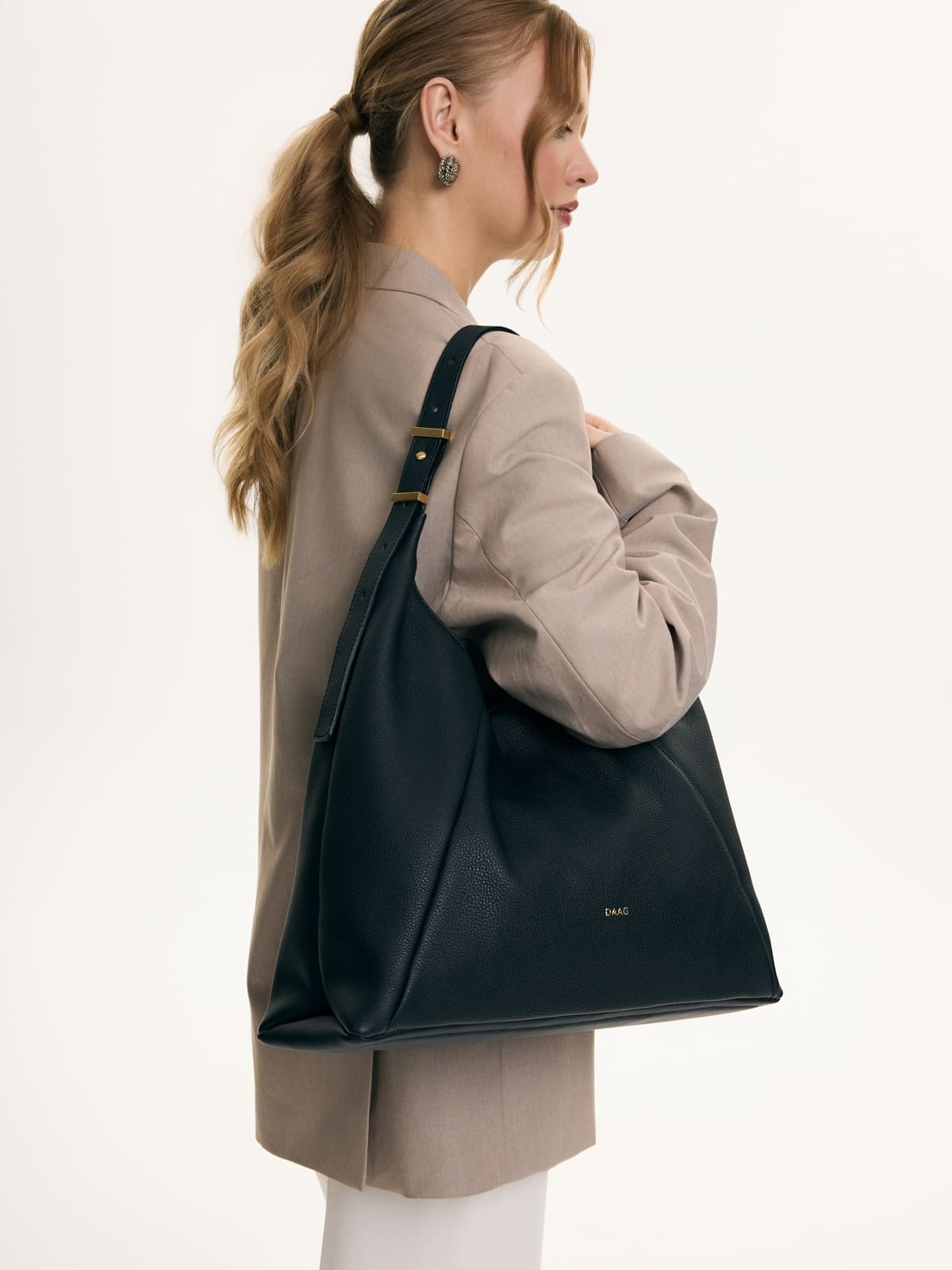 NICOLETTE czarna skórzana damska listonoszka torba na ramię.jpg