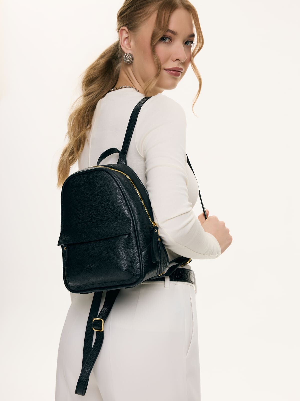 POLLY czarny skórzany plecak damski plecak miejski.jpg