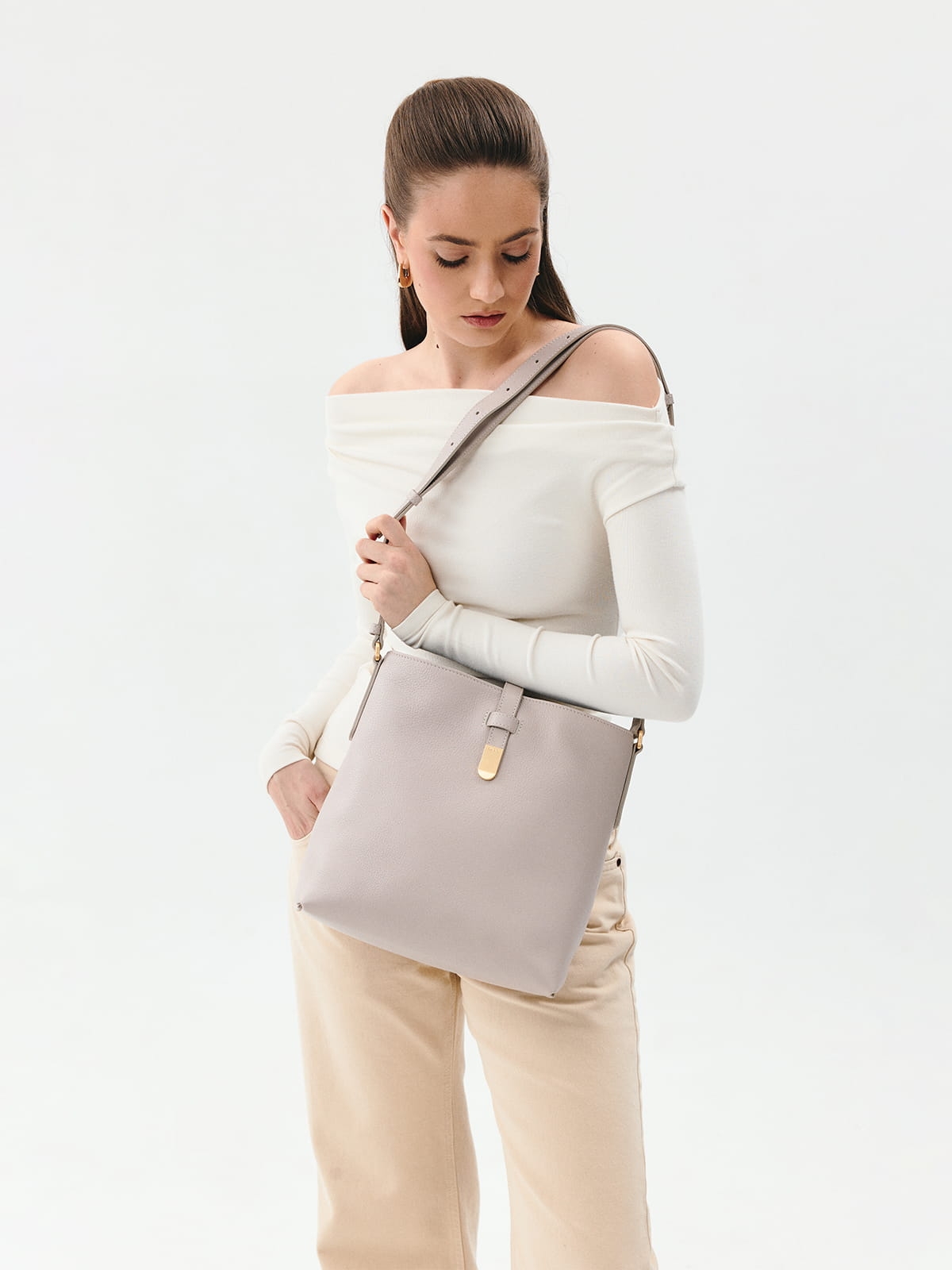 LUCIA jasny beż damska skórzana torebka worek.jpg