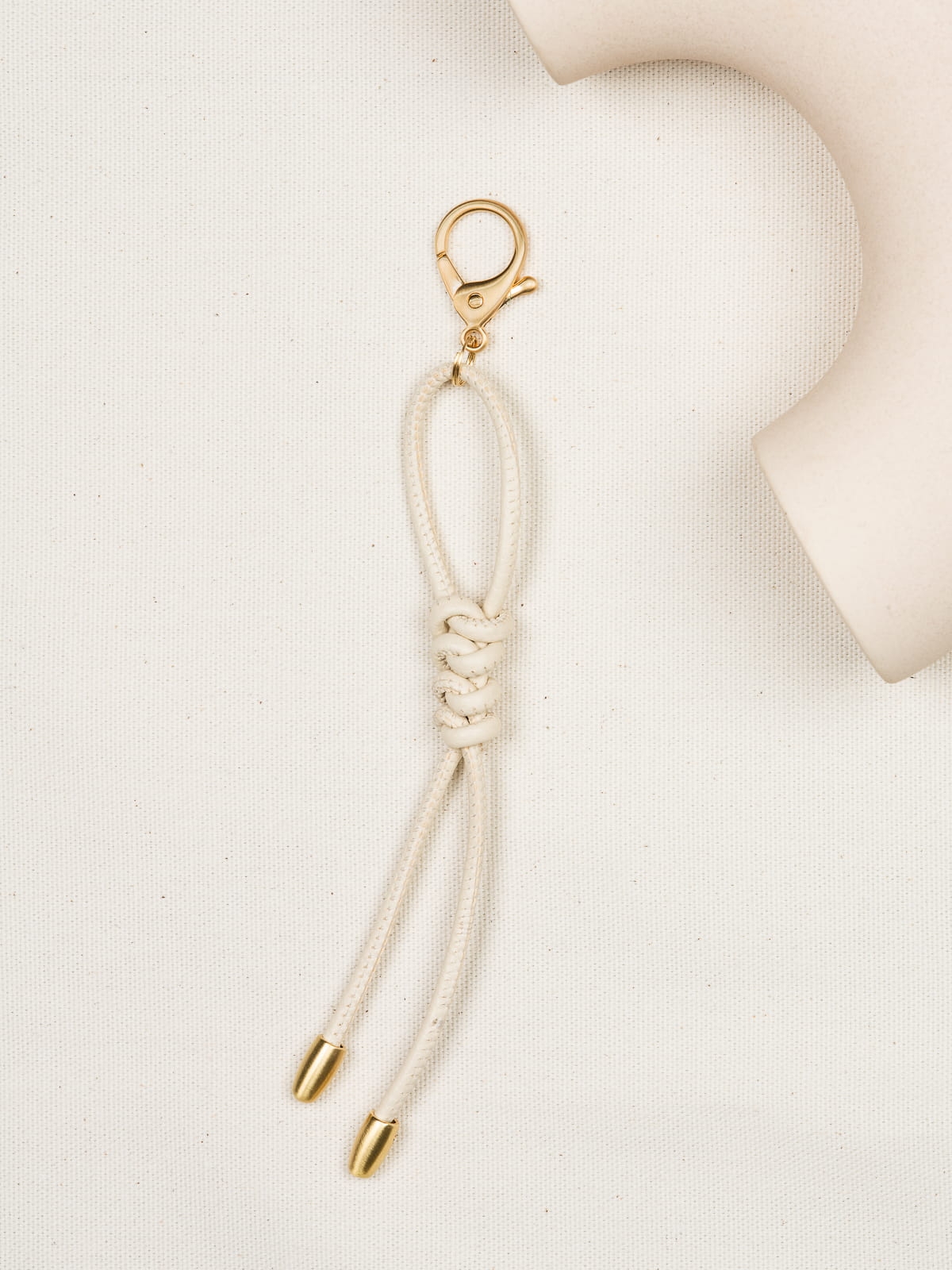 CHARMS troczek milk skórzany breloczek.JPG