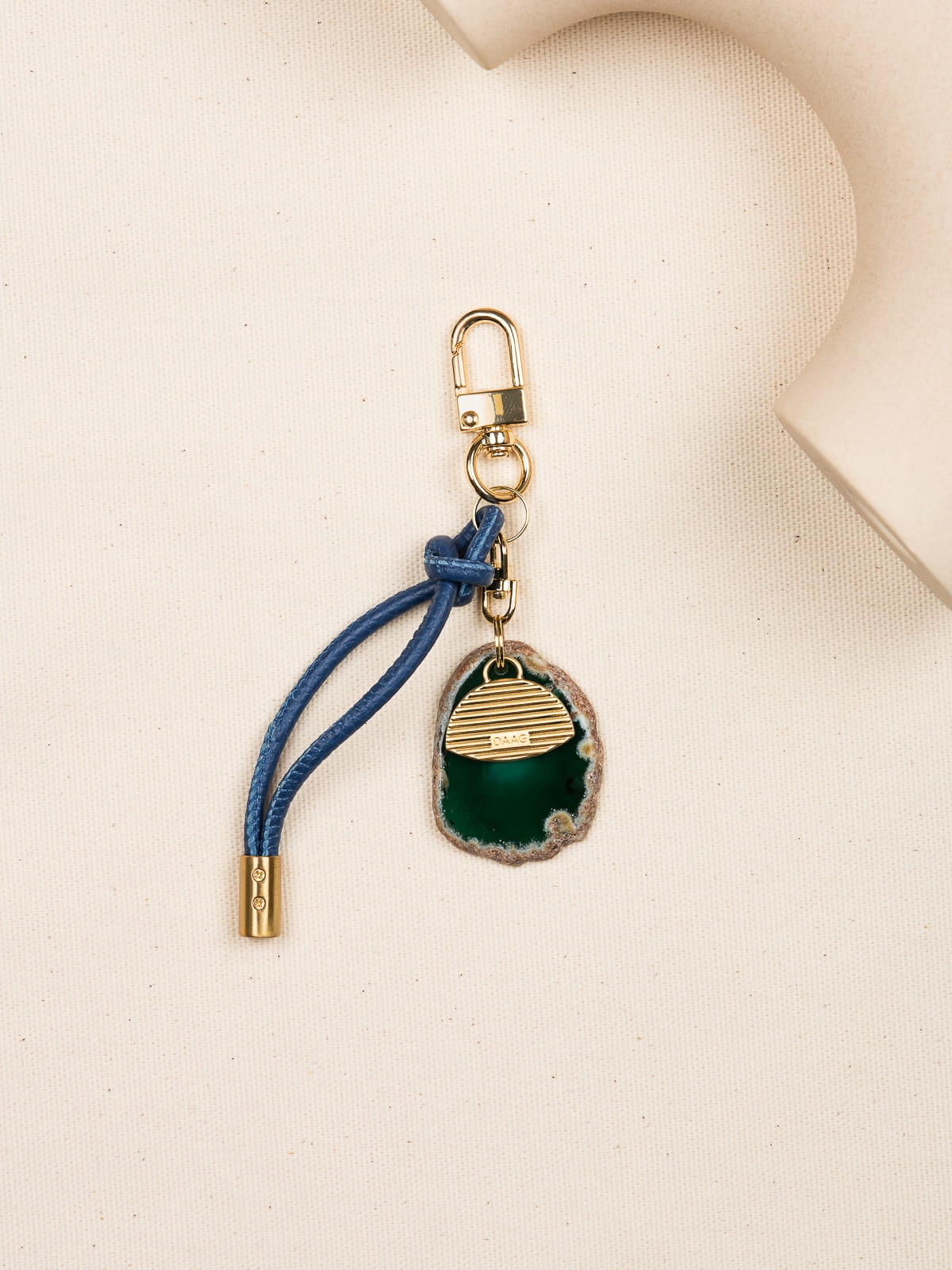 CHARMS kamień agat troczek niebieski skórzany breloczek.JPG