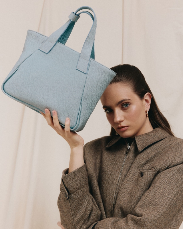 HANNAH jasnoniebieska duża skórzana.jpg