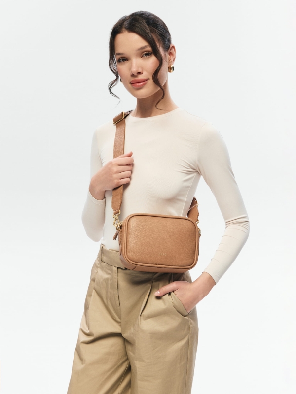 BETTY beżowa latte mała skórzana torebka damska listonoszka beż.jpg