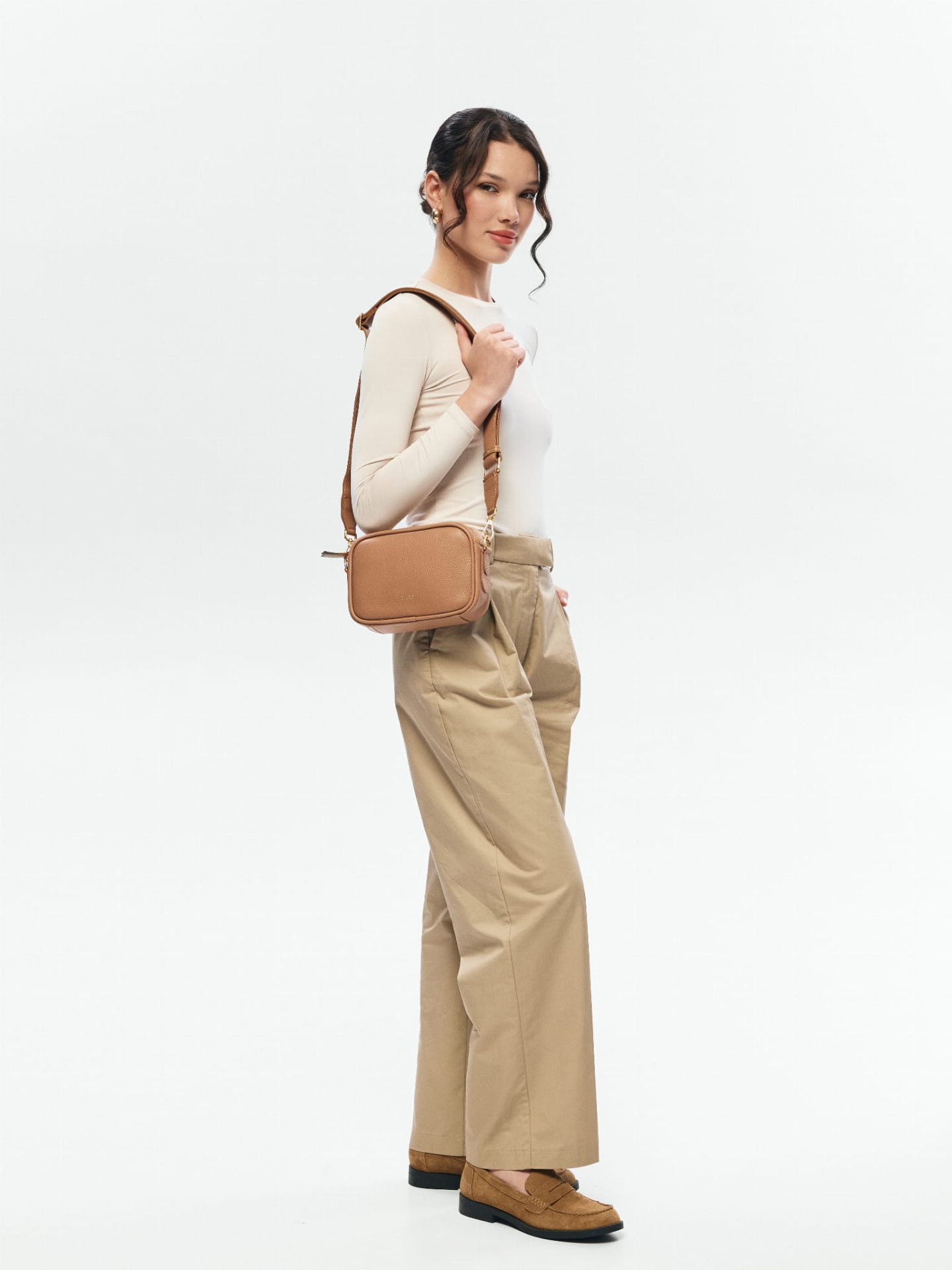 BETTY beżowa latte mała skórzana torebka damska listonoszka.jpg