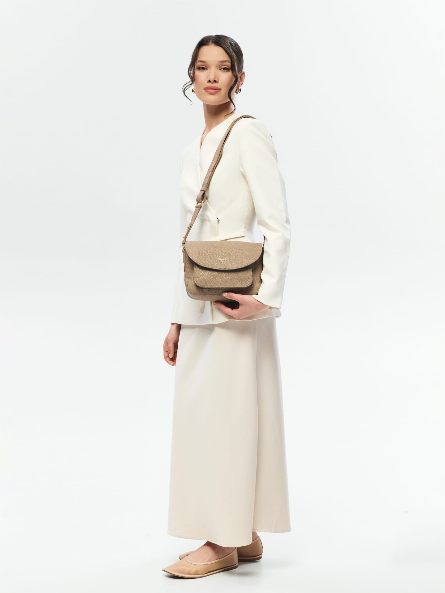 Mini Emmanuela taupe skórzana torebka damska listonoszka torba na ramię nude.jpg