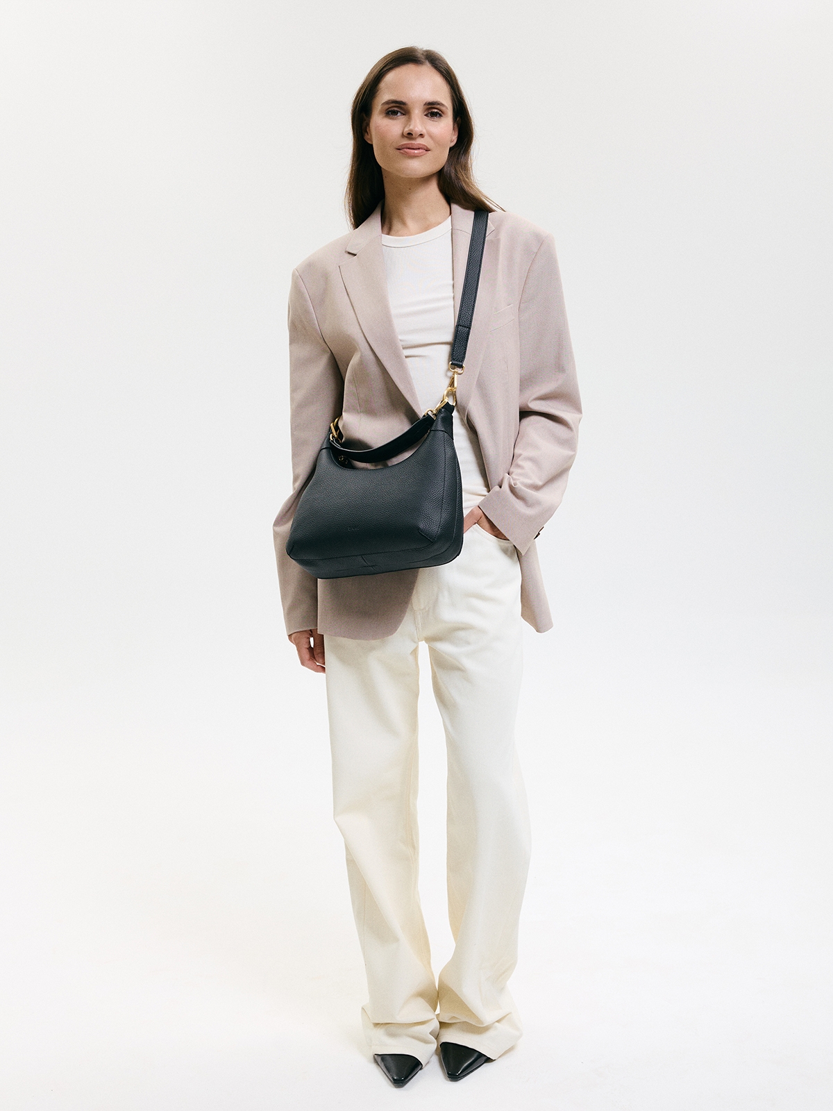 CARMEN czarna skórzana torebka damska duża listonoszka.jpg