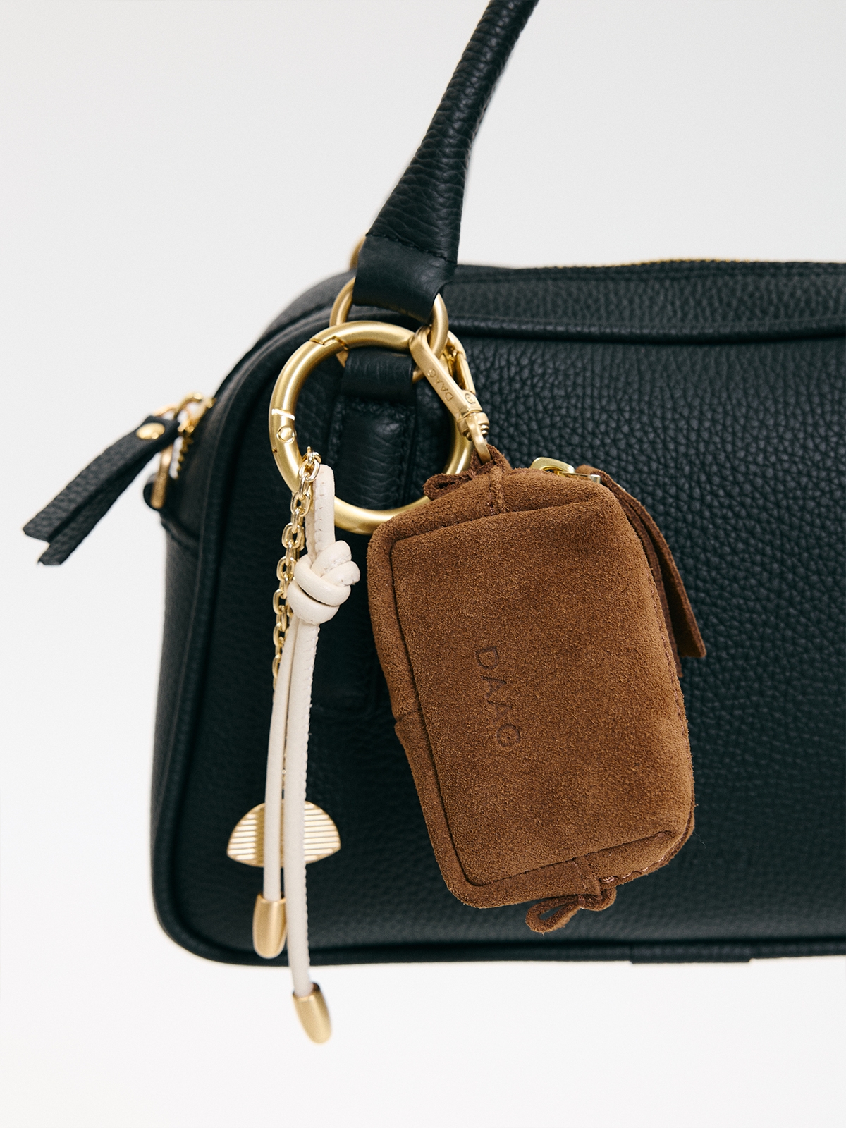 MINI CASSIE czarna groszek skórzana torebka damska listonoszka torba na ramię.jpg