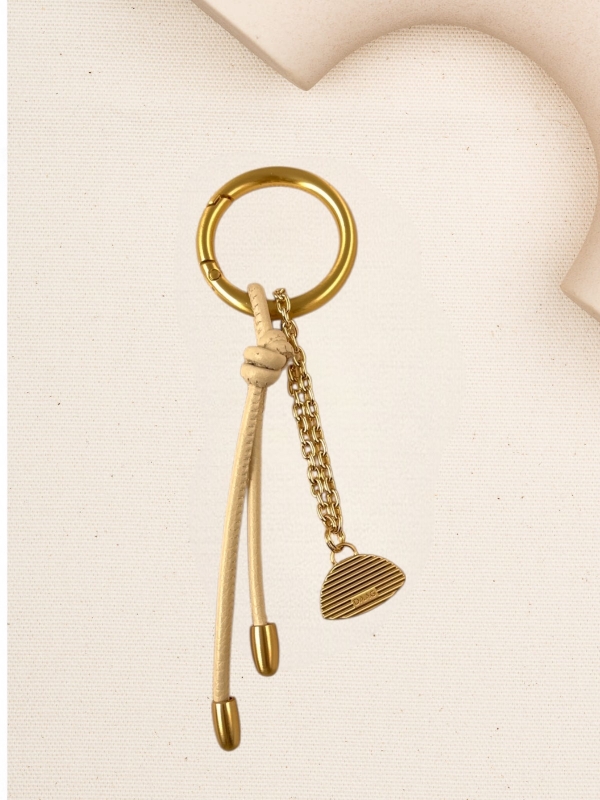 CHARMS troczek z łańcuszkiem milk skórzany breloczek.jpg