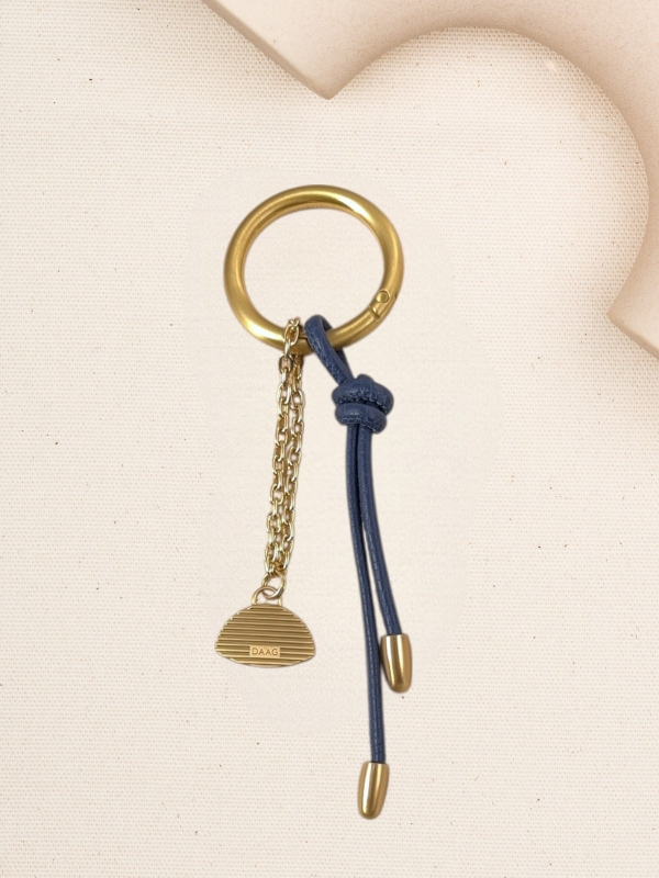 CHARMS troczek z łańcuszkiem niebieski skórzany breloczek.jpg