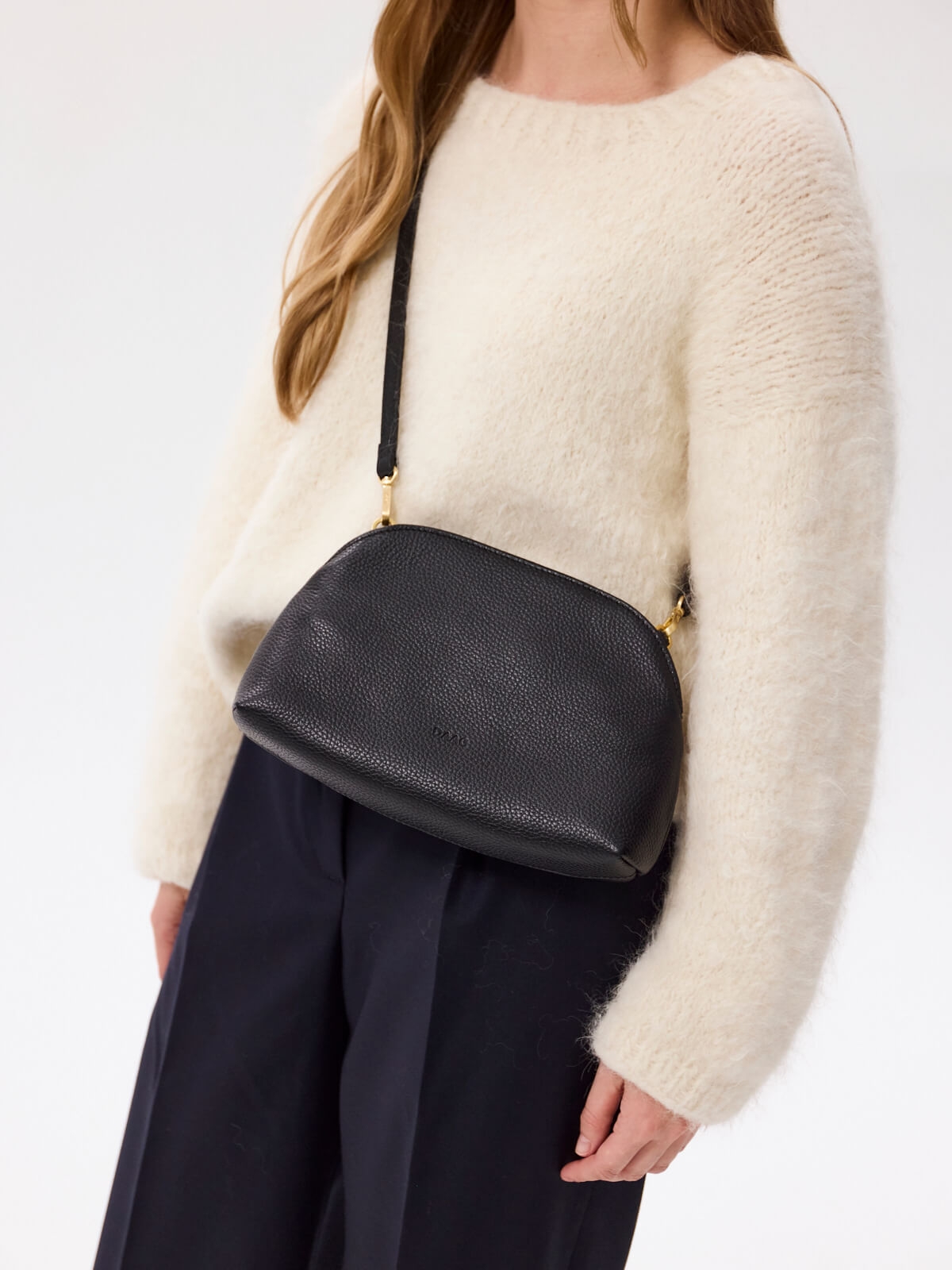 NINA czarny groszek skórzana torebka damska listonoszka torba na ramię somethingwhite.jpg