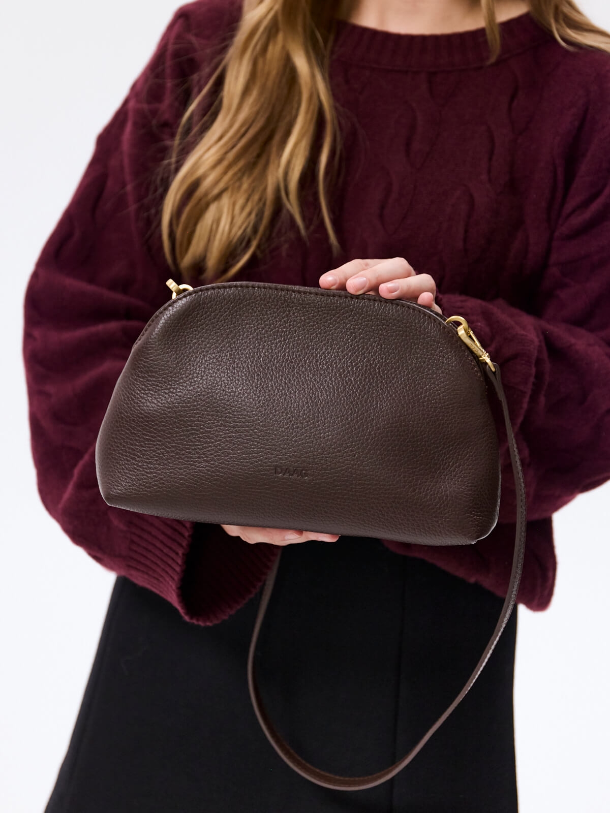 NINA czekoladowy groszek skórzana torebka damska listonoszka torba na ramię somethingwhite.jpg