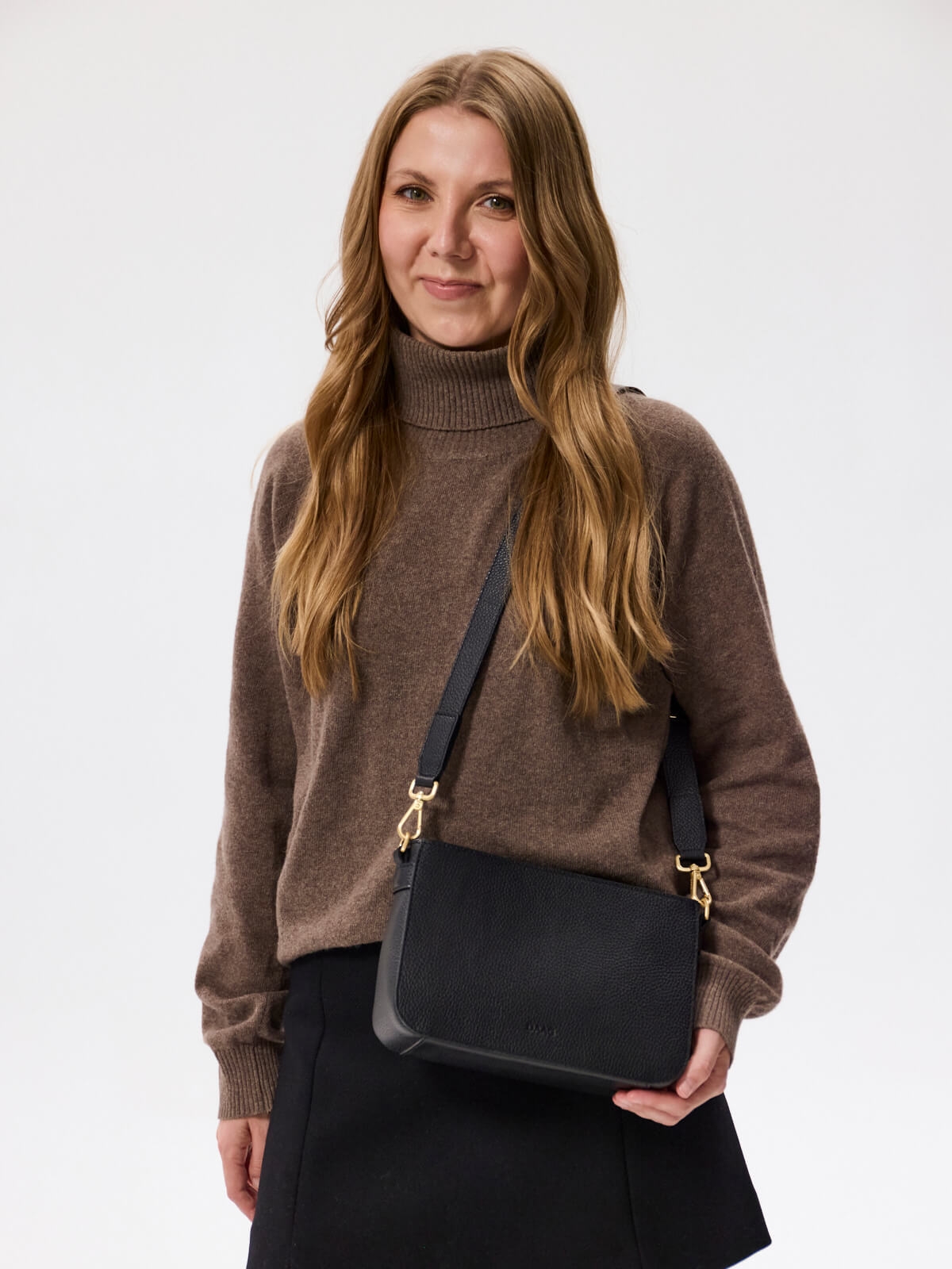 DORA czarna groszek skórzana torebka damska listonoszka torba na ramię somethingwhite.jpg