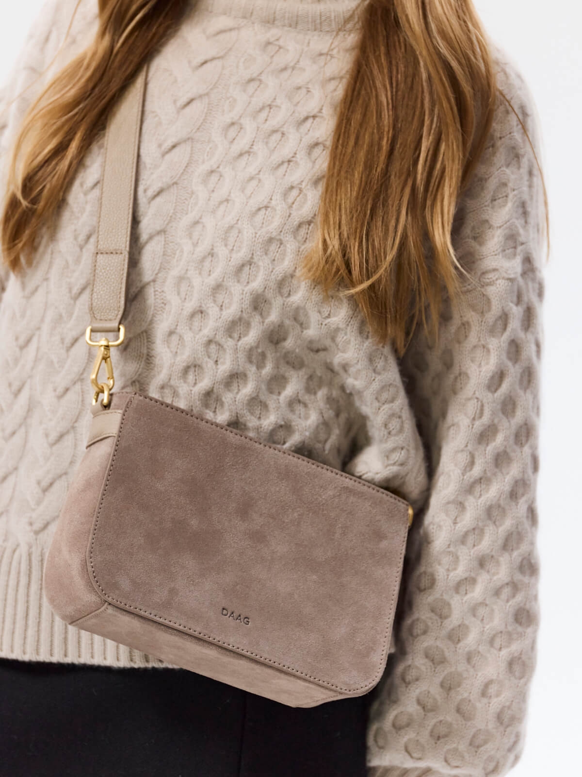 DORA zamszowa jasny taupe skórzana torebka damska listonoszka torba na ramię somethingwhite.jpg