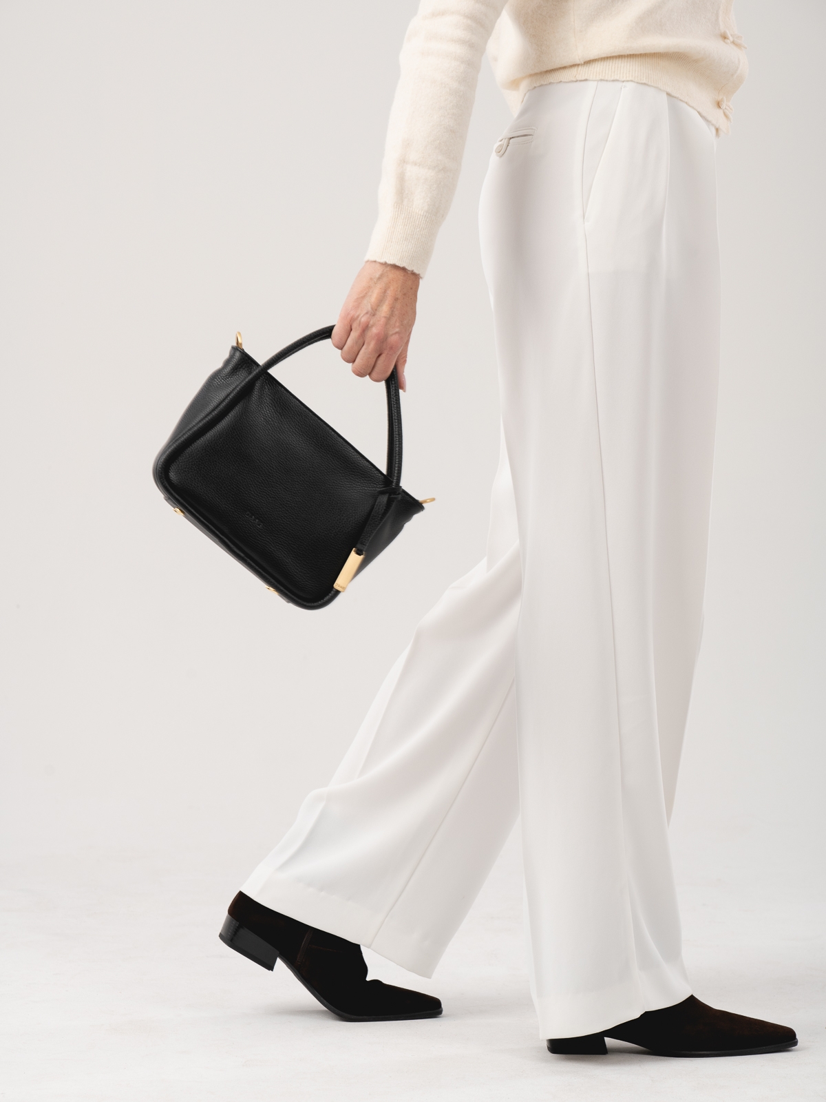 MINI GULIETTA czarny groszek skórzana torebka damska listonoszka torba na ramię.jpg