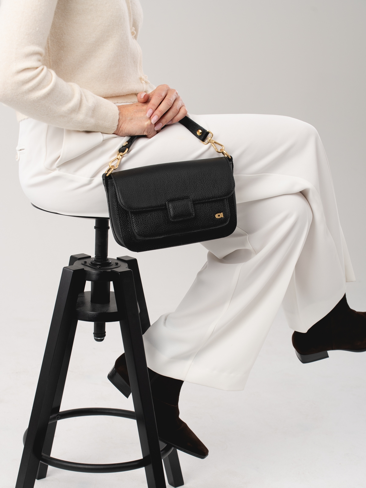 MINI MADELINE czarna groszek skórzana mała torebka damska na ramię.jpg