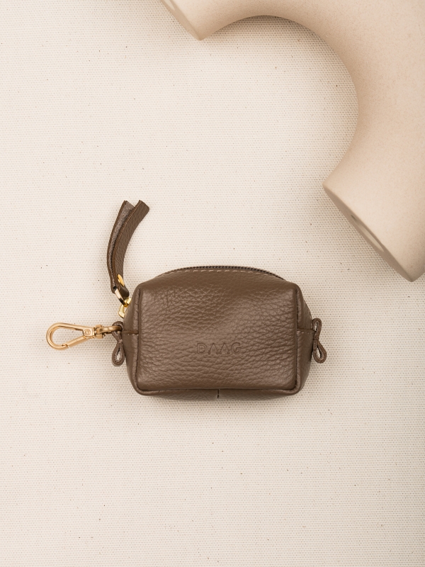 CHARMS lily mini saszetka taupe groszek skórzana zero waste.jpg