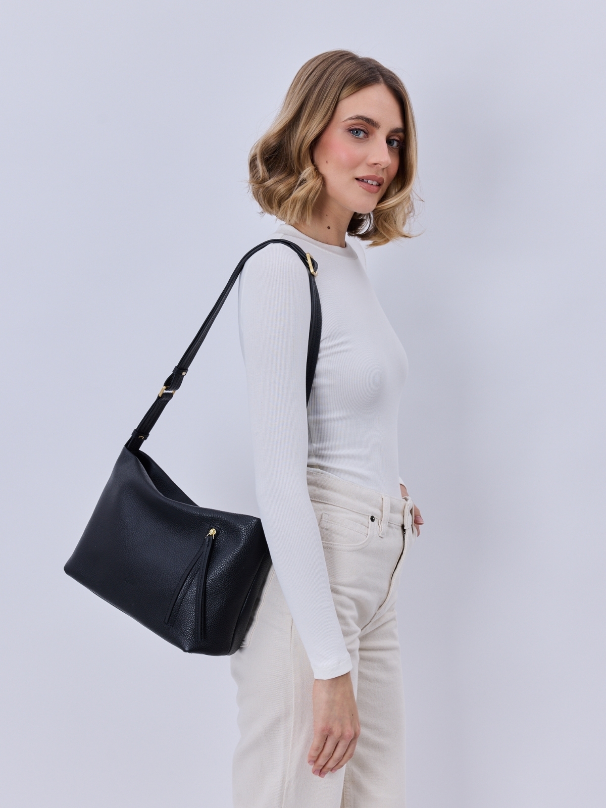 JOLIE czarna skórzana torebka damska listonoszka torba na ramię.jpg