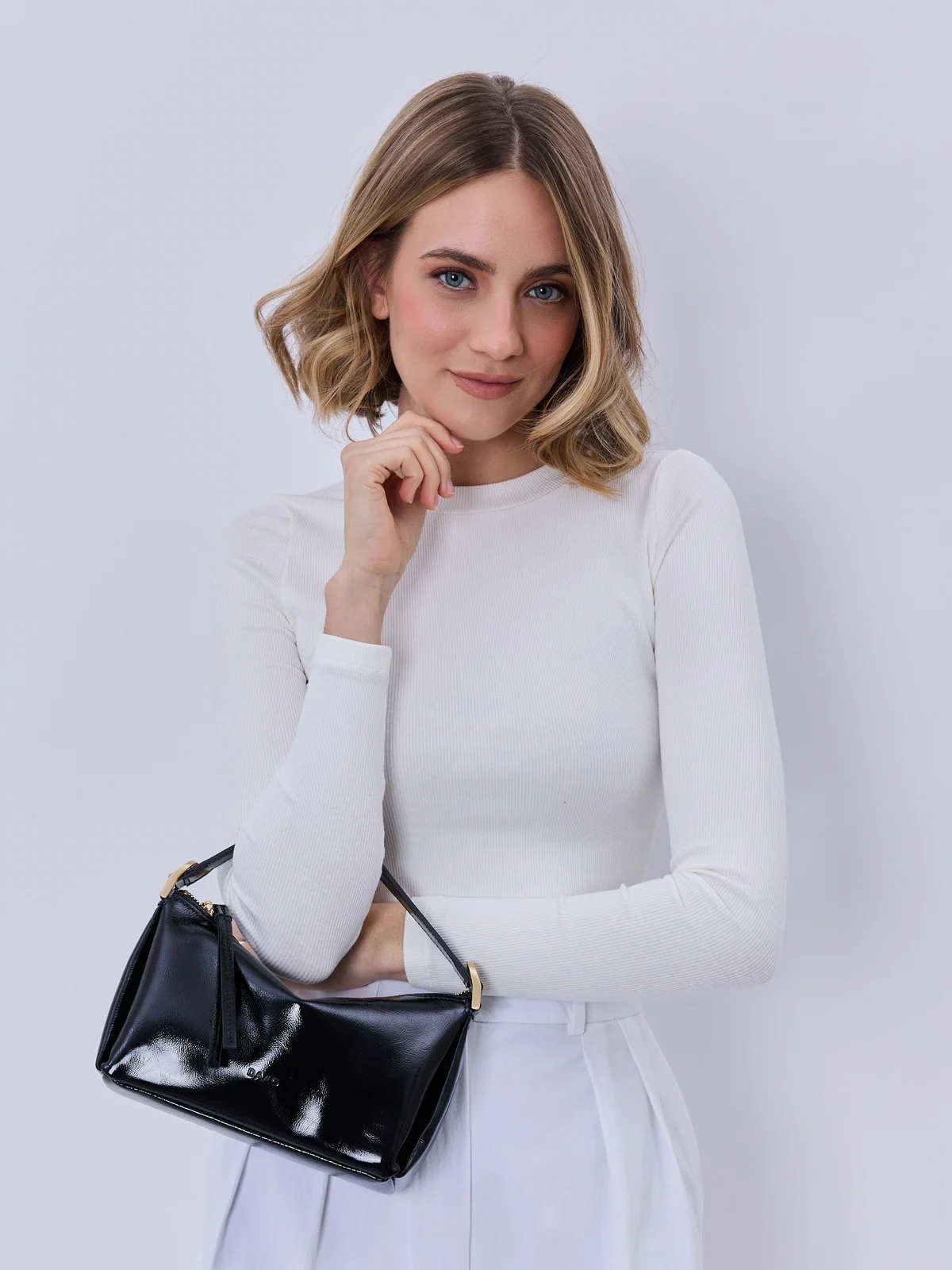 SIMONE czarna błyszcząca skórzana torebka damska mała.JPG